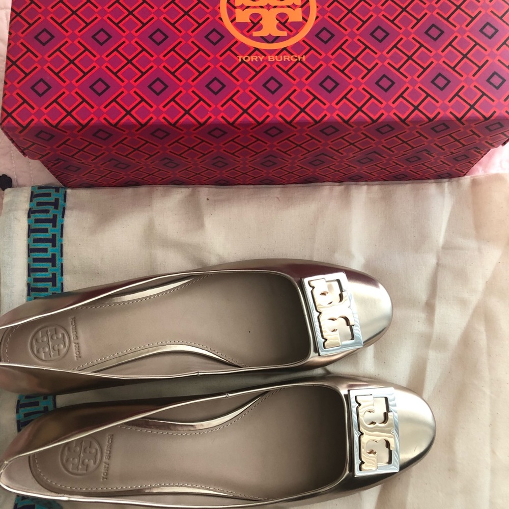 Brand new gold tory Burch small heels